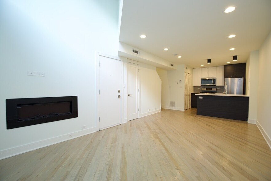 Building Photo - 843 W Grace St