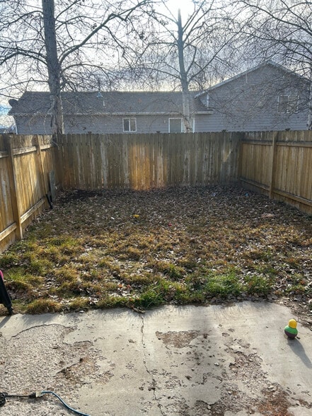 Building Photo - 507 W Shore Dr