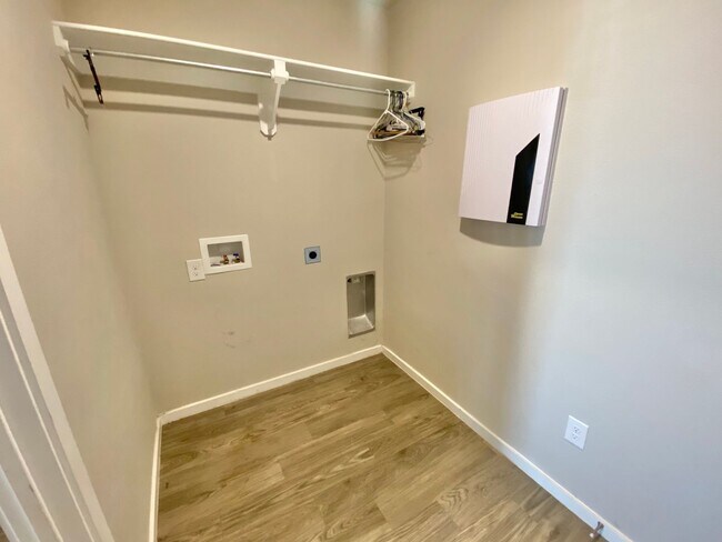 Building Photo - Pre-leasing now for 3 bed 2 bath in Cooper...