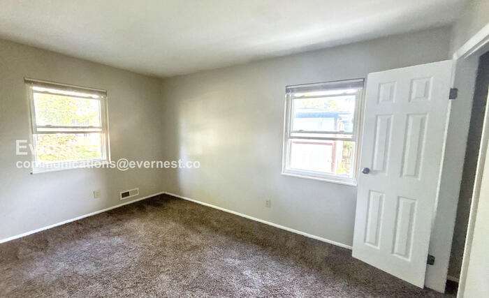 Building Photo - 2143 Wadsworth Dr