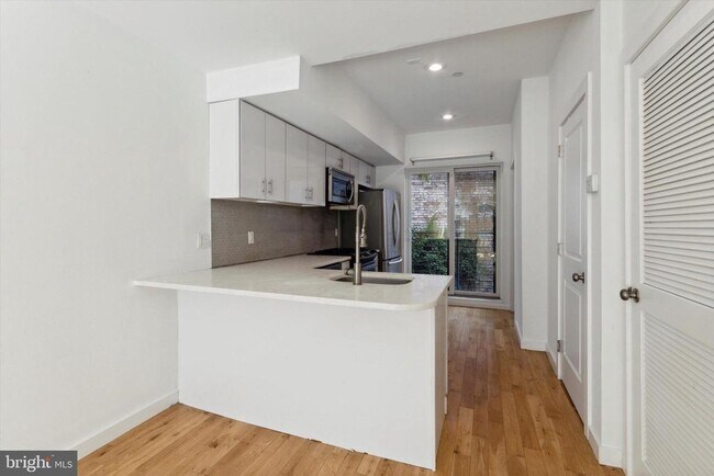 Building Photo - 1247 N 28th St
