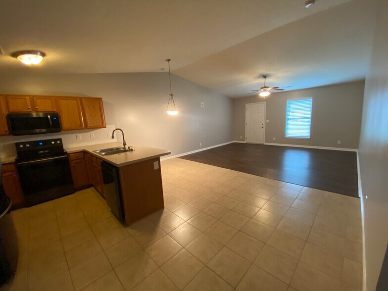 Building Photo - 1714B Canal Ln