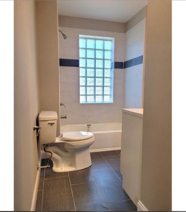 Building Photo - 235 Cottage Ave E