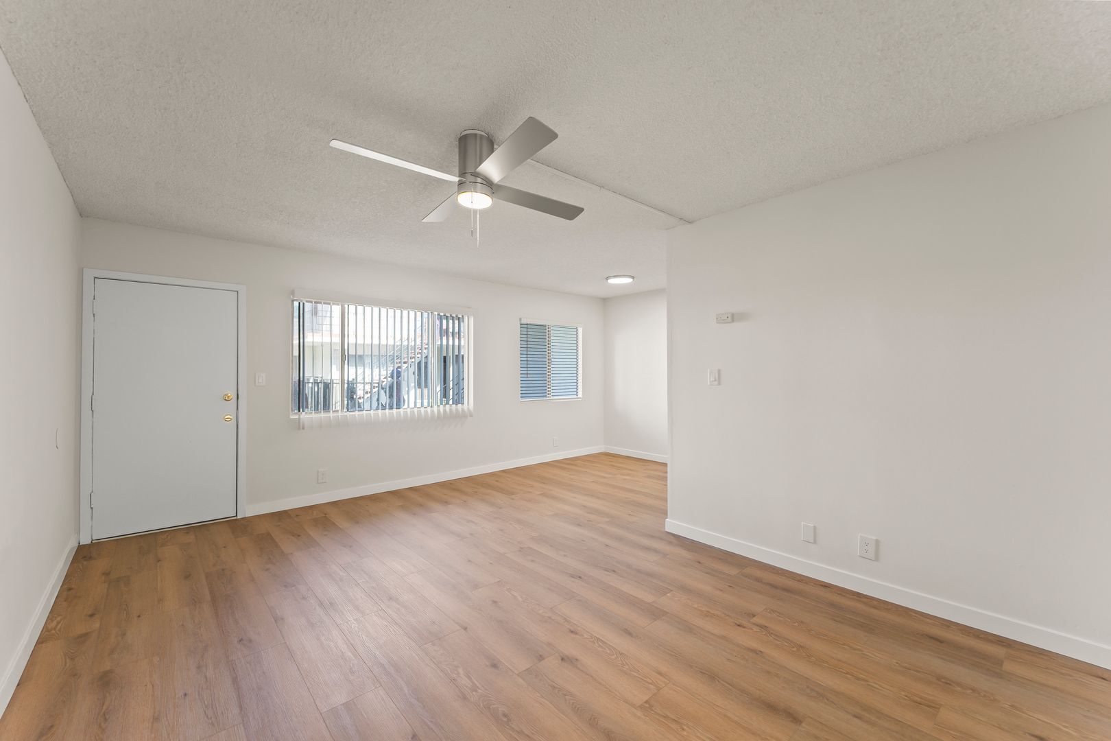 Building Photo - 3205 W 60th St