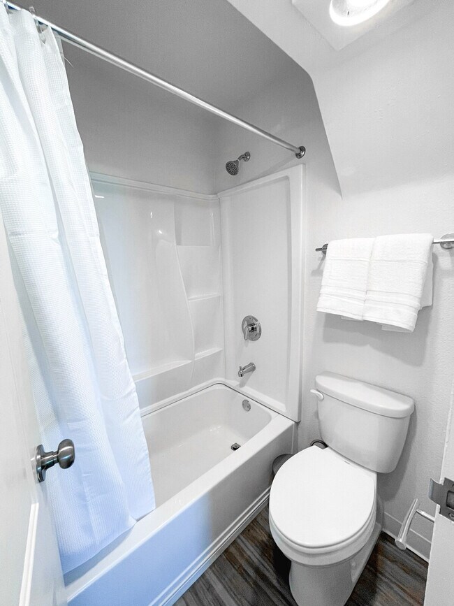 Building Photo - 2515 Burnet Ave