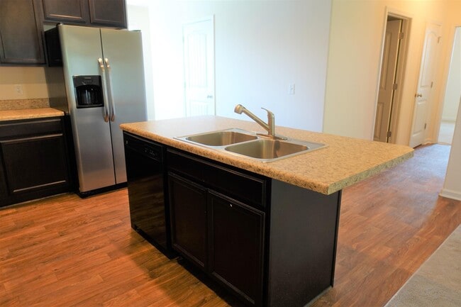 Building Photo - 153 Bur Oak Dr