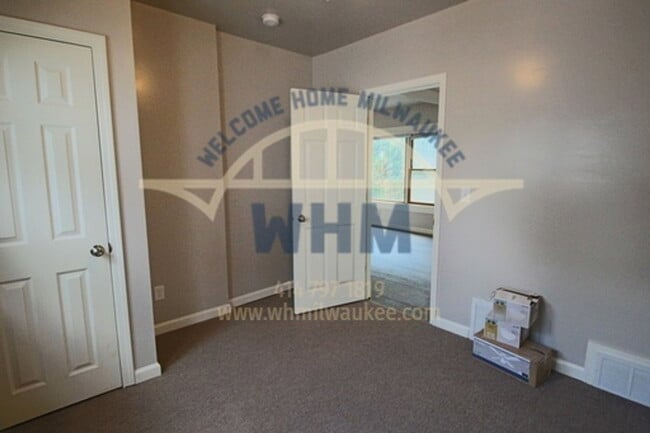 Building Photo - 2470 N 54th St