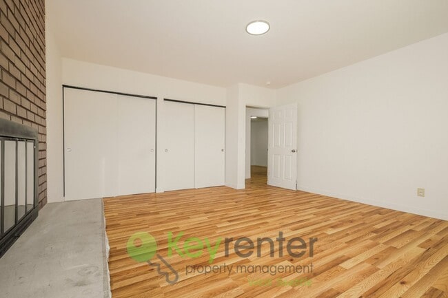 Building Photo - Versatile 5 Bedroom Retreat with Office and Outdoor Living in Burien