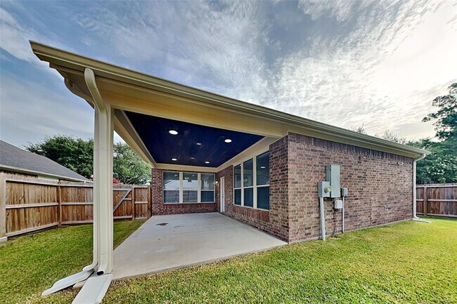 Building Photo - 26953 Kings Crescent Dr