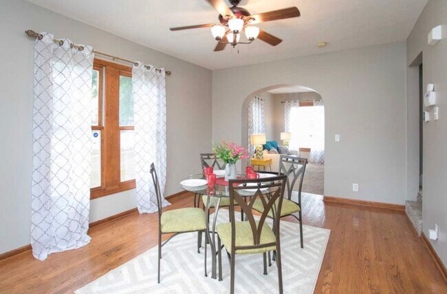 Building Photo - 3x2 corner lot w/ fenced backyard