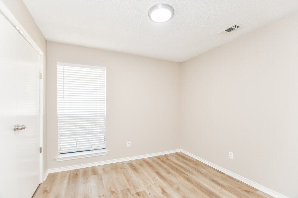 Building Photo - 308 Southlake Dr