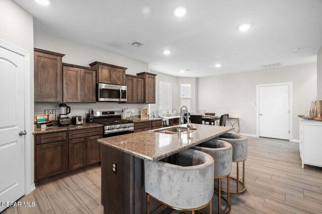 Building Photo - 14947 Pebble Hills Blvd