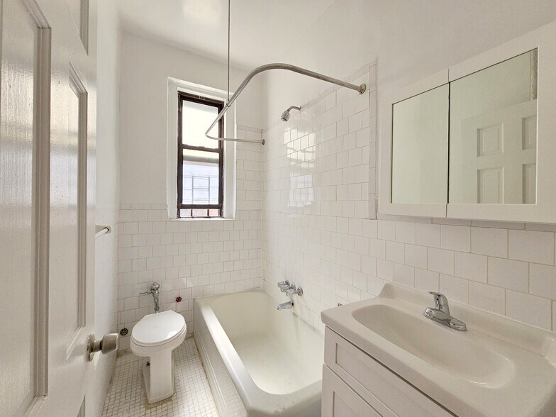 Building Photo - 138 Haven Ave