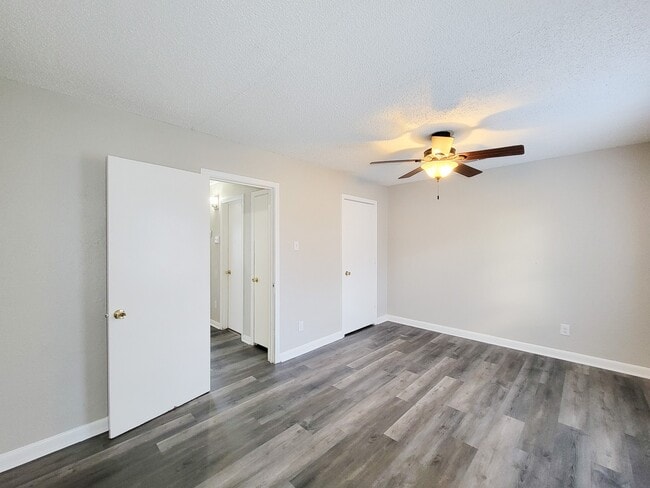 Building Photo - 4817 Lawndale St