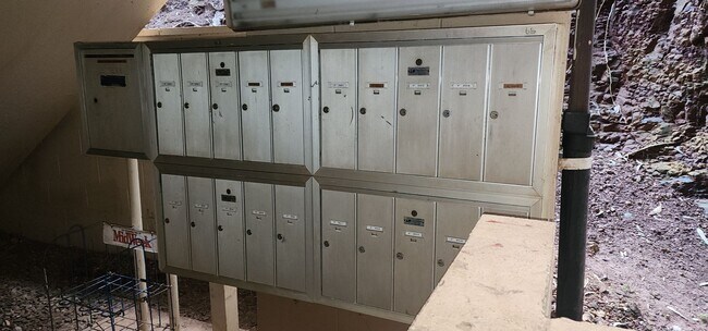 Building Photo - Cathedral Point Mililani