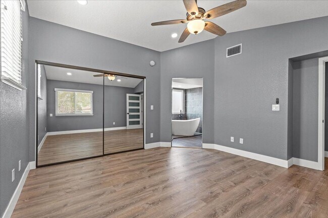 Building Photo - Contemporary 4bd Home with Expansive Spaces and Designer Details