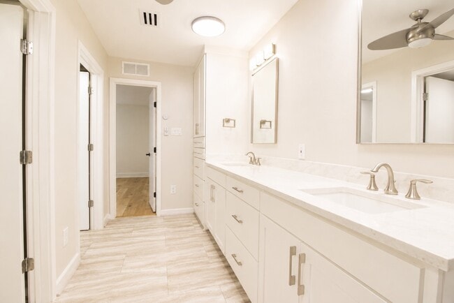 Building Photo - 15 Mallard Glen Pl