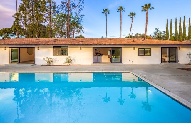 Building Photo - Charming Updated Home in Poway!
