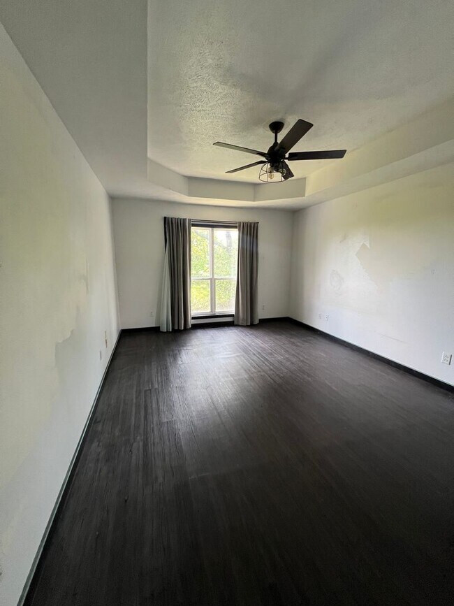 Building Photo - 360 Tall Oaks Dr