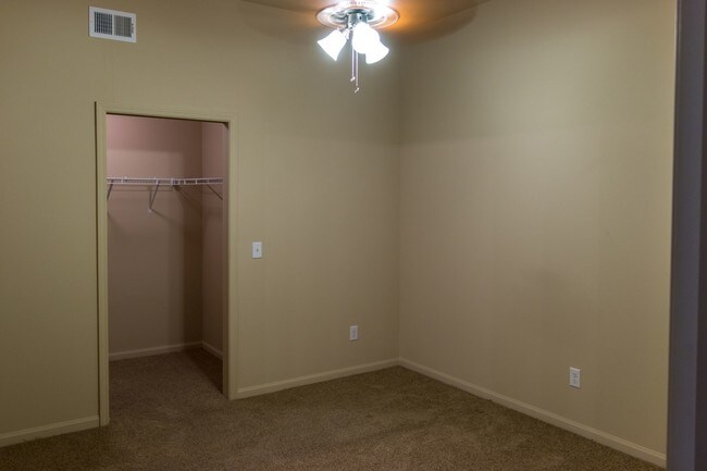 Building Photo - 5106 Delaware Ave