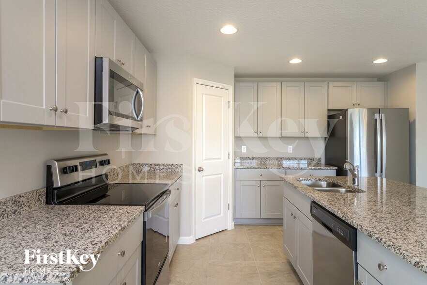 Building Photo - 651 Lindbergh Wy