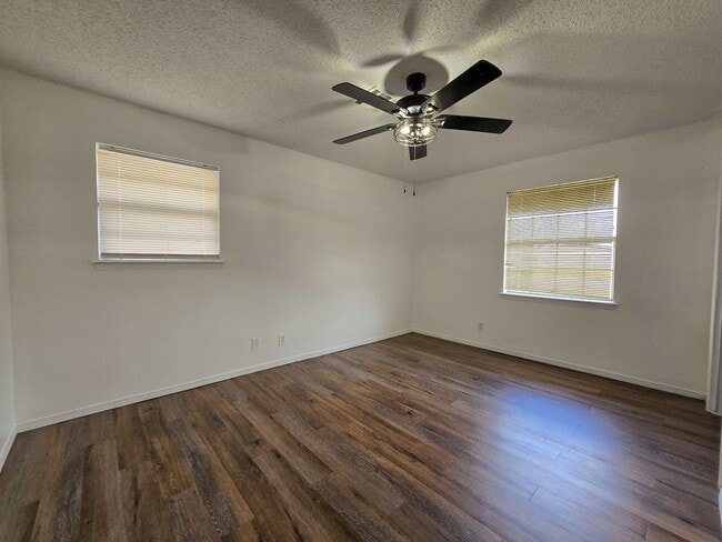 Building Photo - 3 Bedroom 2 Bath home in Shawnee!