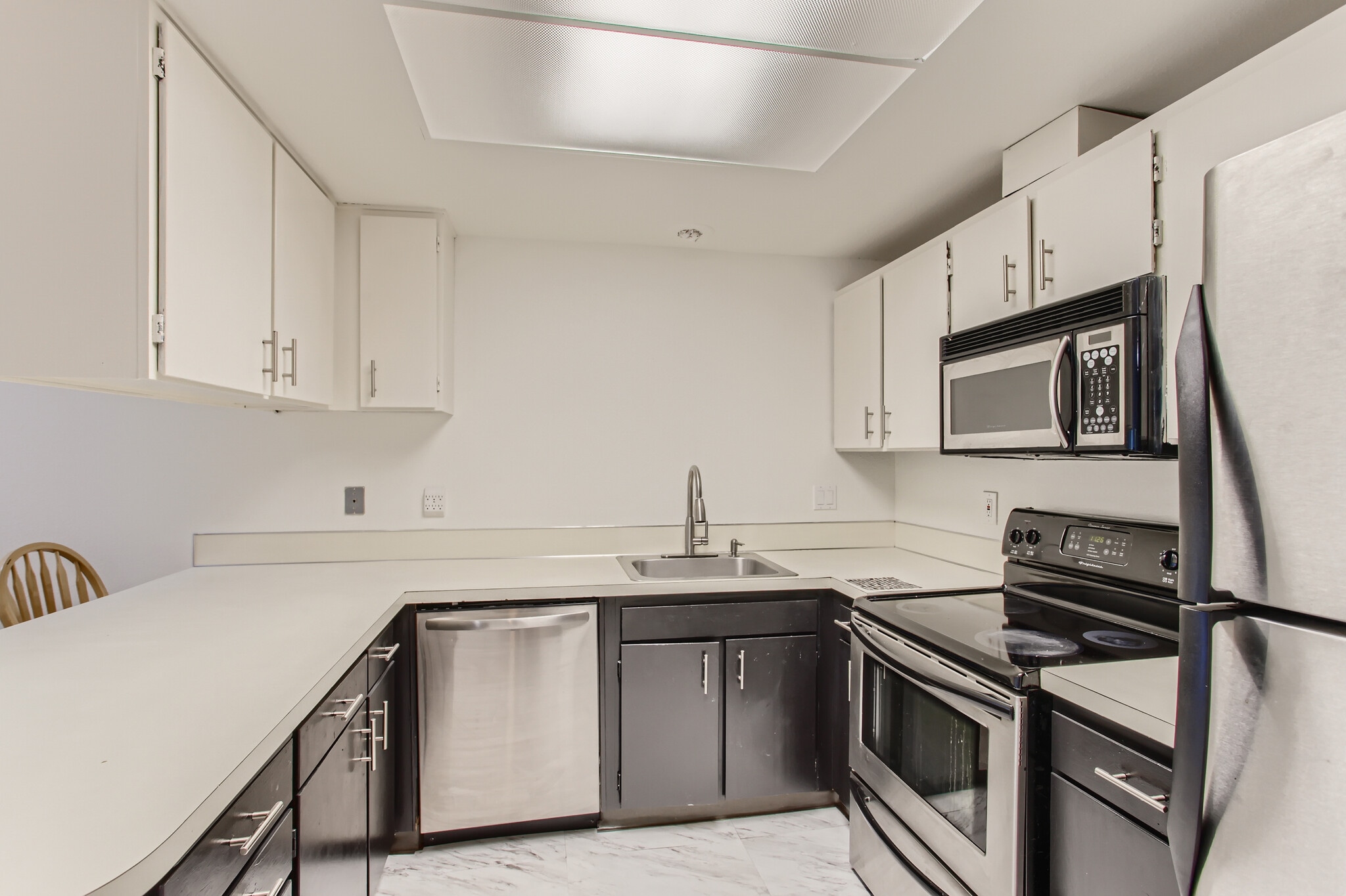 Building Photo - 4690 SW Comus Plz
