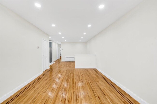 Building Photo - 4392 Carpenter Ave