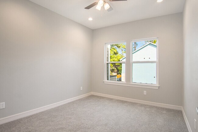 Building Photo - 5262 Ella Blvd