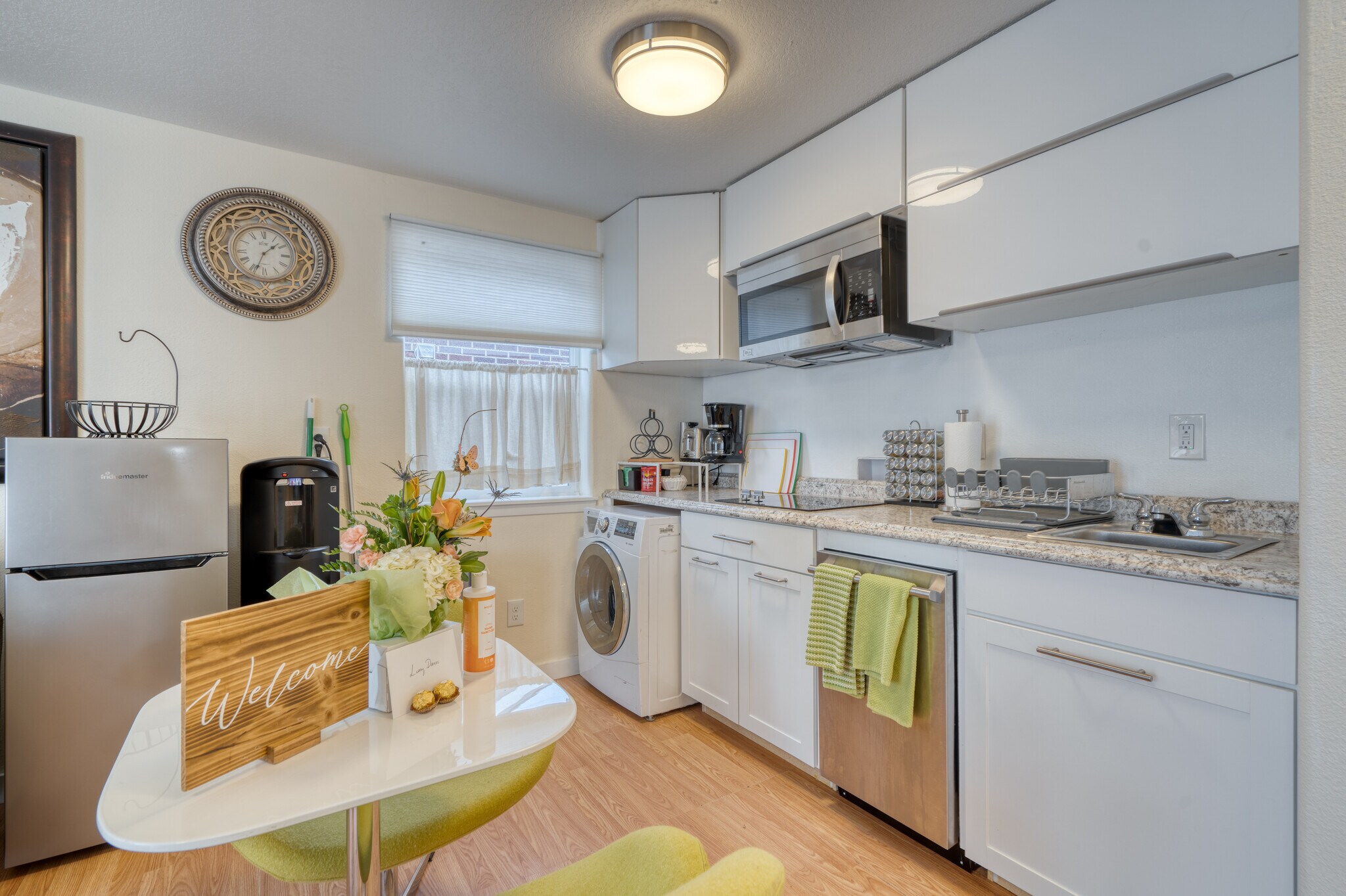 Building Photo - 1676 SE Marion St