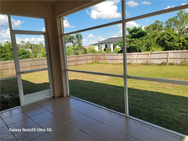 Building Photo - 702 Milton Ave N