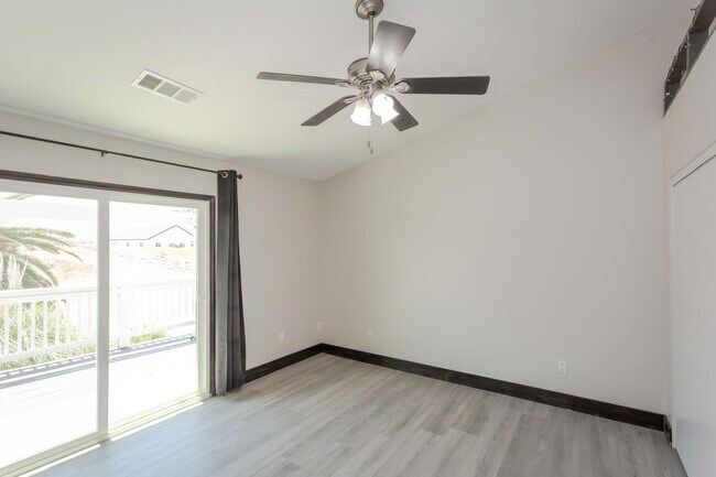 Building Photo - RANCH STYLE POOL HOME ON 2+ ACRES IN THE H...