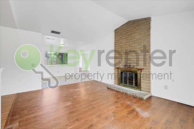 Building Photo - 10 Dempster Ct