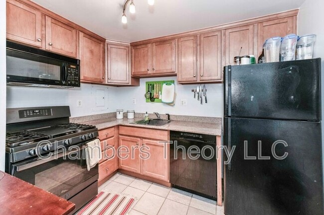 Building Photo - 10570 Main St