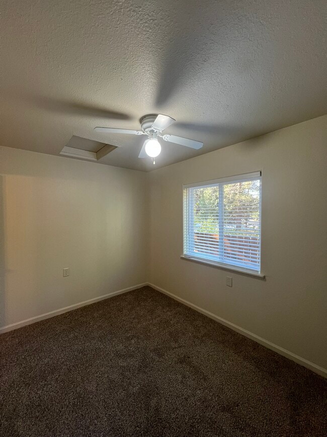 Building Photo - 1597 Atroari St