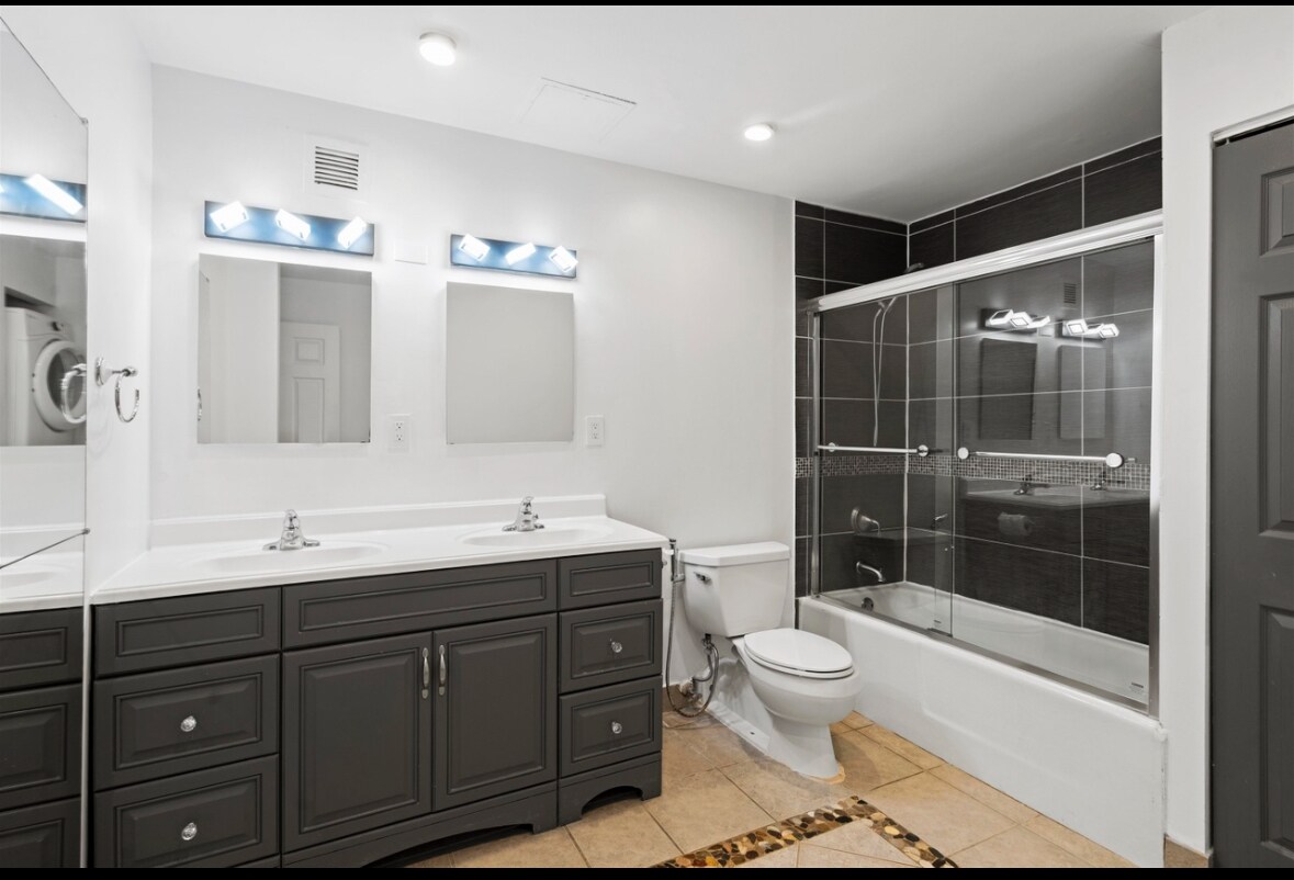 Newly done bathroom. - 1 Greene St