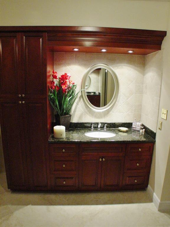 Building Photo - 405 N Ocean Blvd