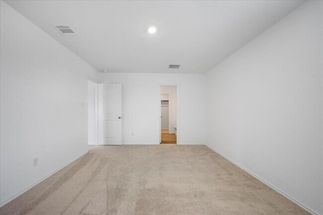 Building Photo - 220 California Bnd