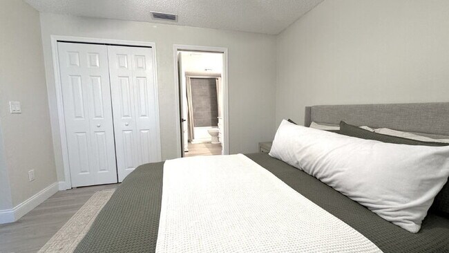 Building Photo - 910 Big Tree Rd