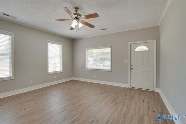 Building Photo - Cute 1 Bedroom 1 Bath House