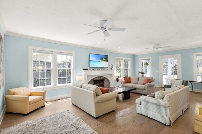 Building Photo - 511 29th St