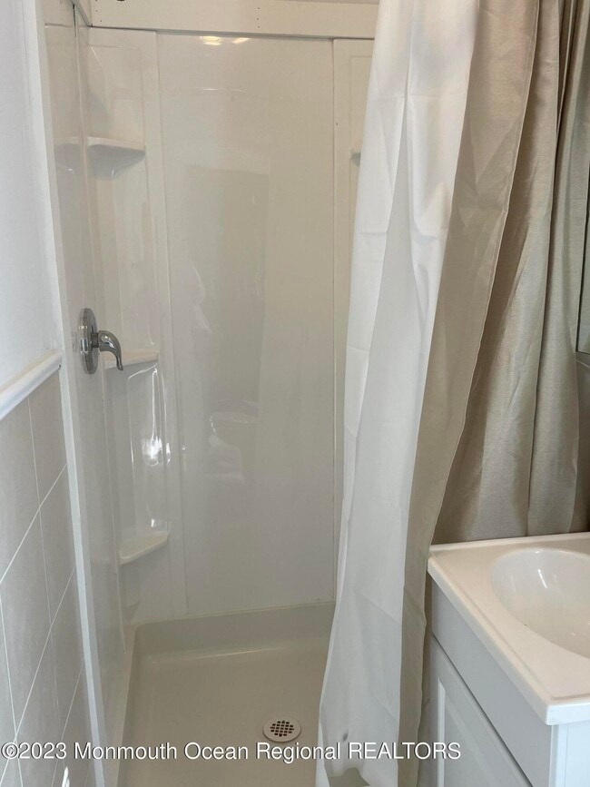 Building Photo - 237 Seabreeze Ave