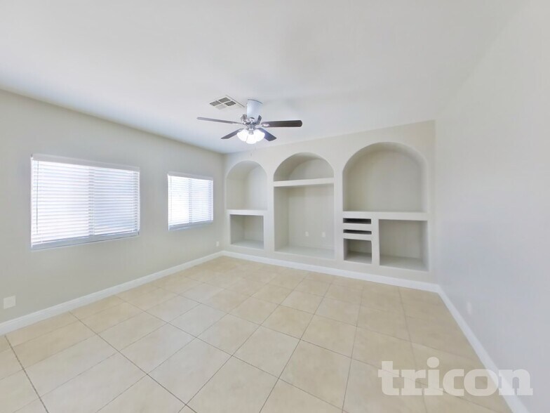 Building Photo - 2405 N 92nd Ln