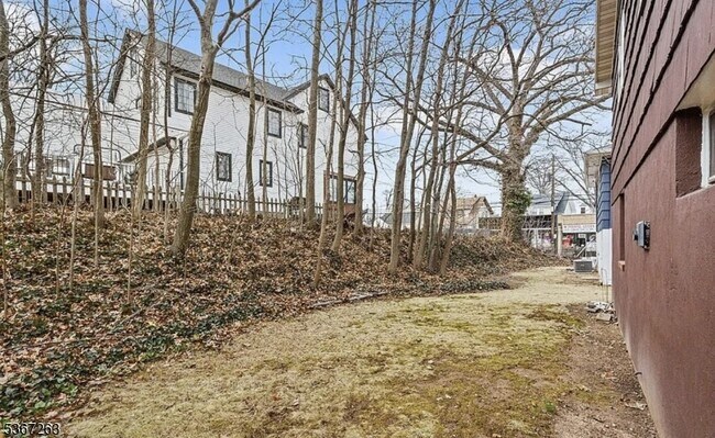 Building Photo - 495 Brook Ave
