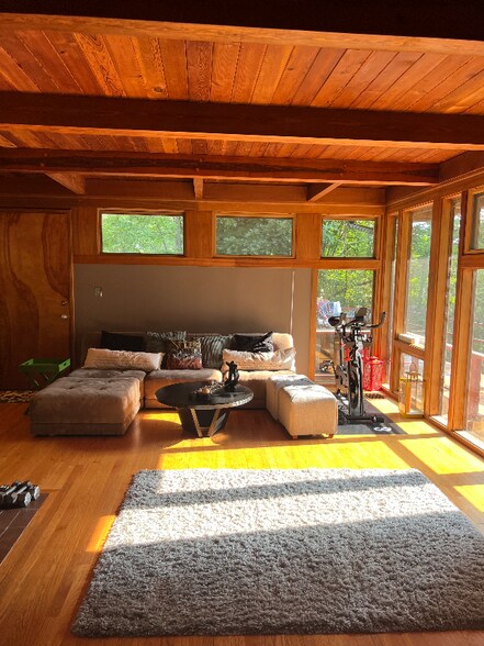 Building Photo - 27 Rundelane