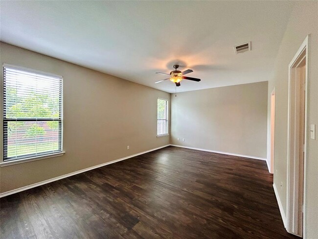 Building Photo - 14200 Lake Victor Dr