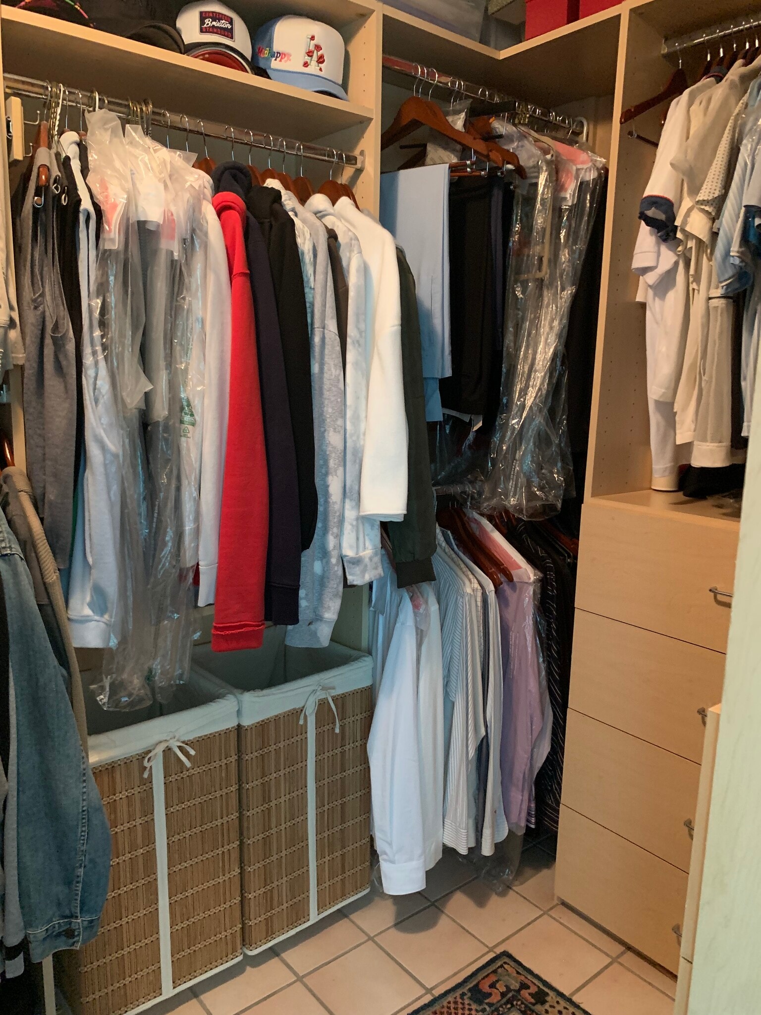 Master bedroom walk-in with 4 drawers - 8530 Holloway Dr