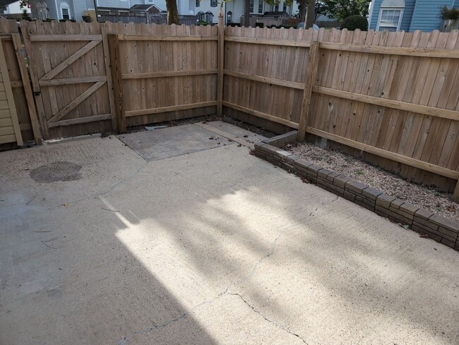 Building Photo - 725 Oleander Cir
