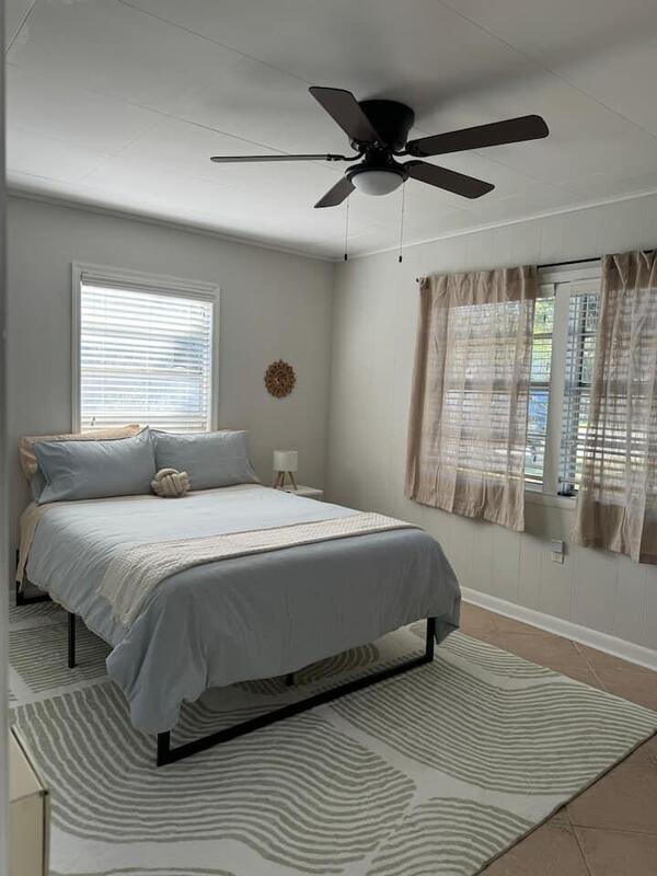 Building Photo - 601 N Pennock Ln