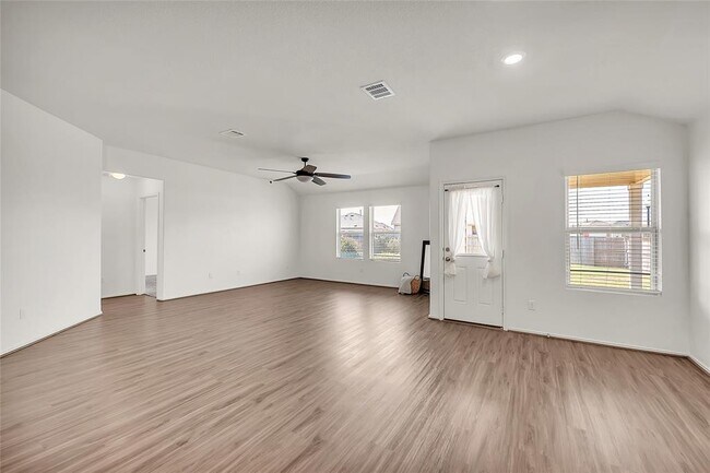 Building Photo - 119 Esparza Dr